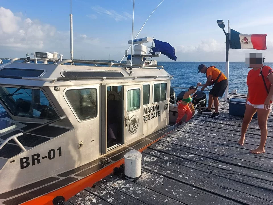 Rescata la Semar rescata a 9 mujeres de una nave a la deriva