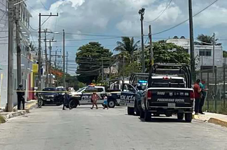 Ejecutan a sujeto que se encargaba de limpiar un campo deportivo de Cancún