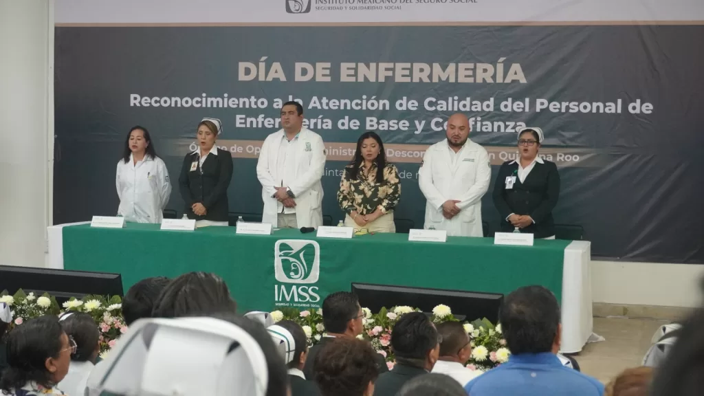 Reconocimiento por su labor al personal de enfermería del IMSS Quintana Roo