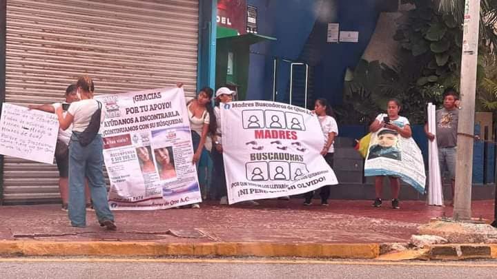 Madres buscadoras de Quintana Roo marchan por la Zona Hotelera de Cancún