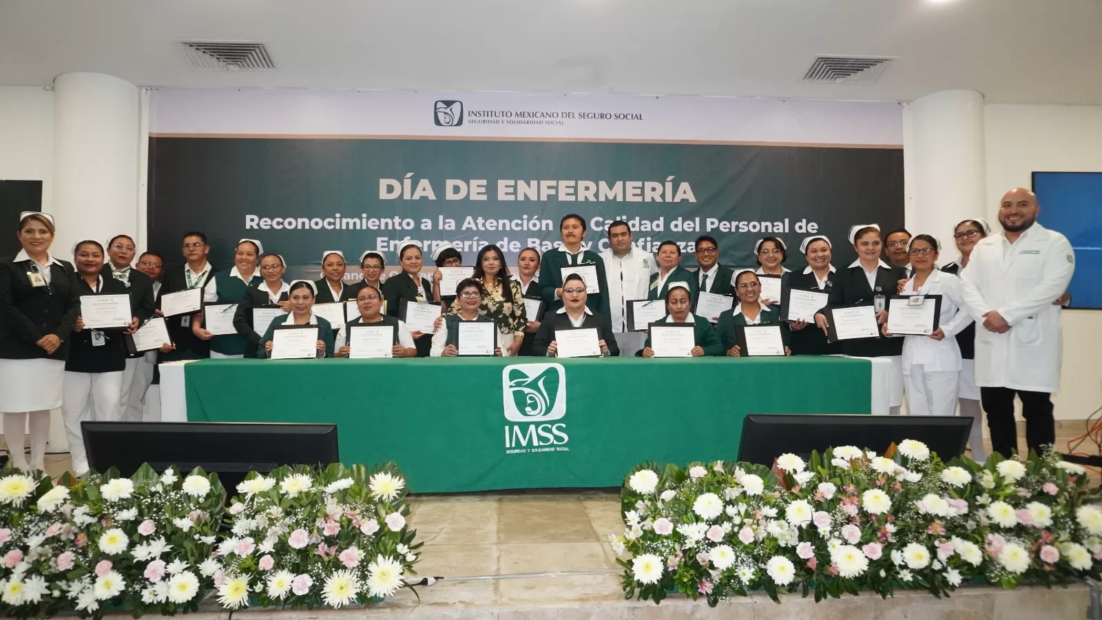 Reconocimiento por su labor al personal de enfermería del IMSS Quintana Roo