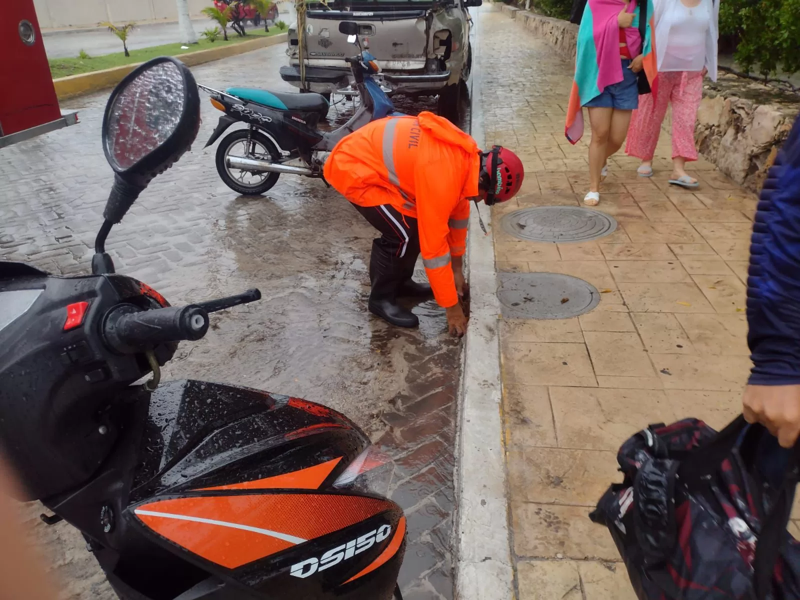 Continúa en marcha el Operativo Tormenta en Isla Mujeres