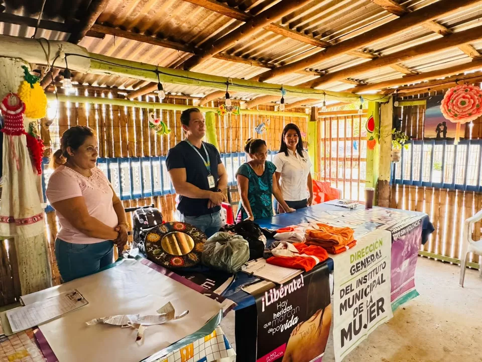 Llevan atención médica a vecinos de la zona agrícola de Leona Vicario