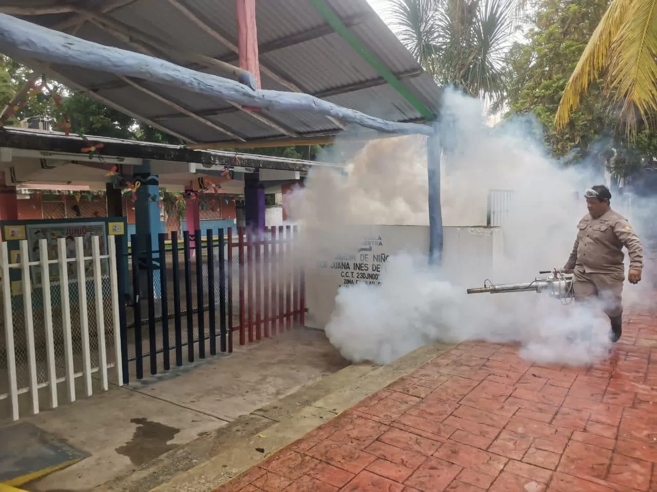 Se nebulizaron todas las escuelas de Chetumal, señala Mara Lezama