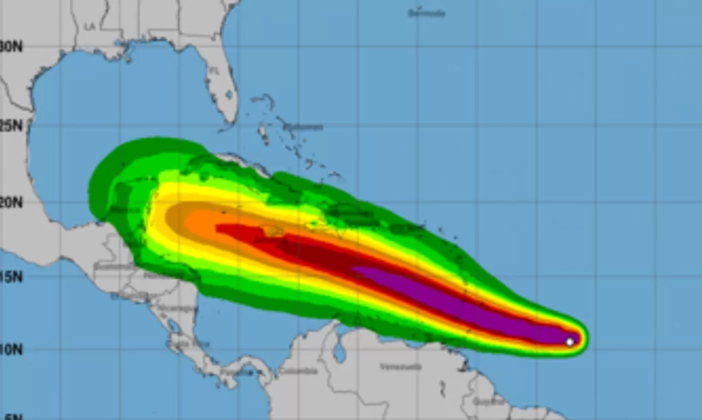 “Beryl” se Intensifica a huracán de categoría 2 y se aproximaría a Quintana Roo el jueves