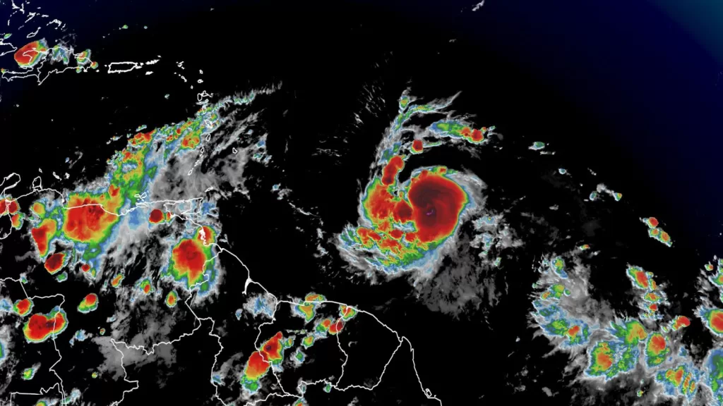 Beryl aumenta su fuerza a categoría 4 y ya es considerado un huracán histórico