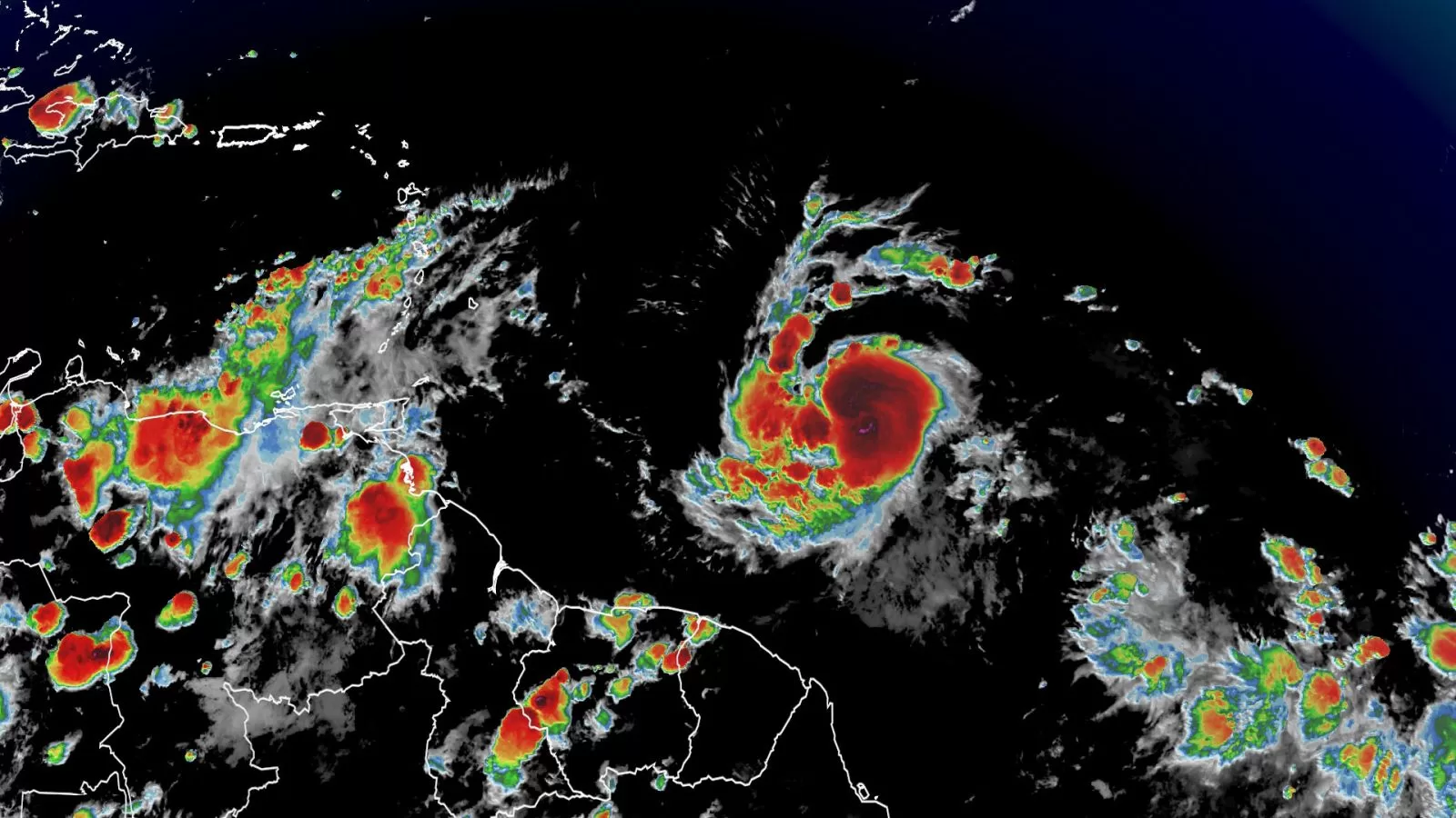 Beryl aumenta su fuerza a categoría 4 y ya es considerado un huracán histórico