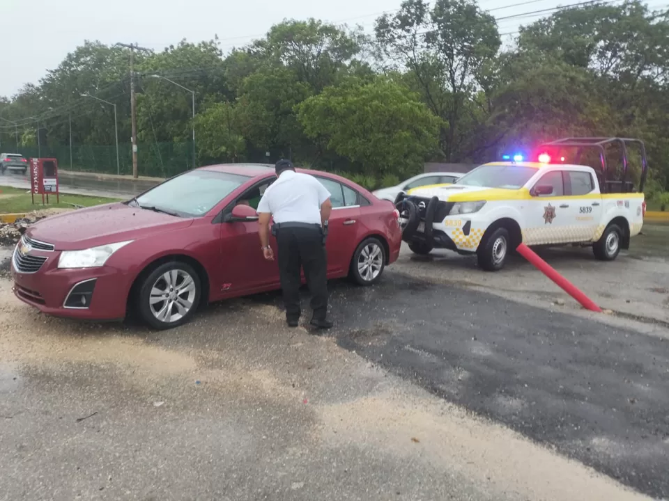 Intensifican los operativos viales por las lluvias en Cancún