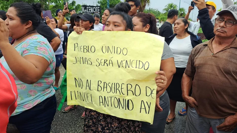 Pobladores de Manuel Antonio Ay bloquean la vía Tulum-Cobá