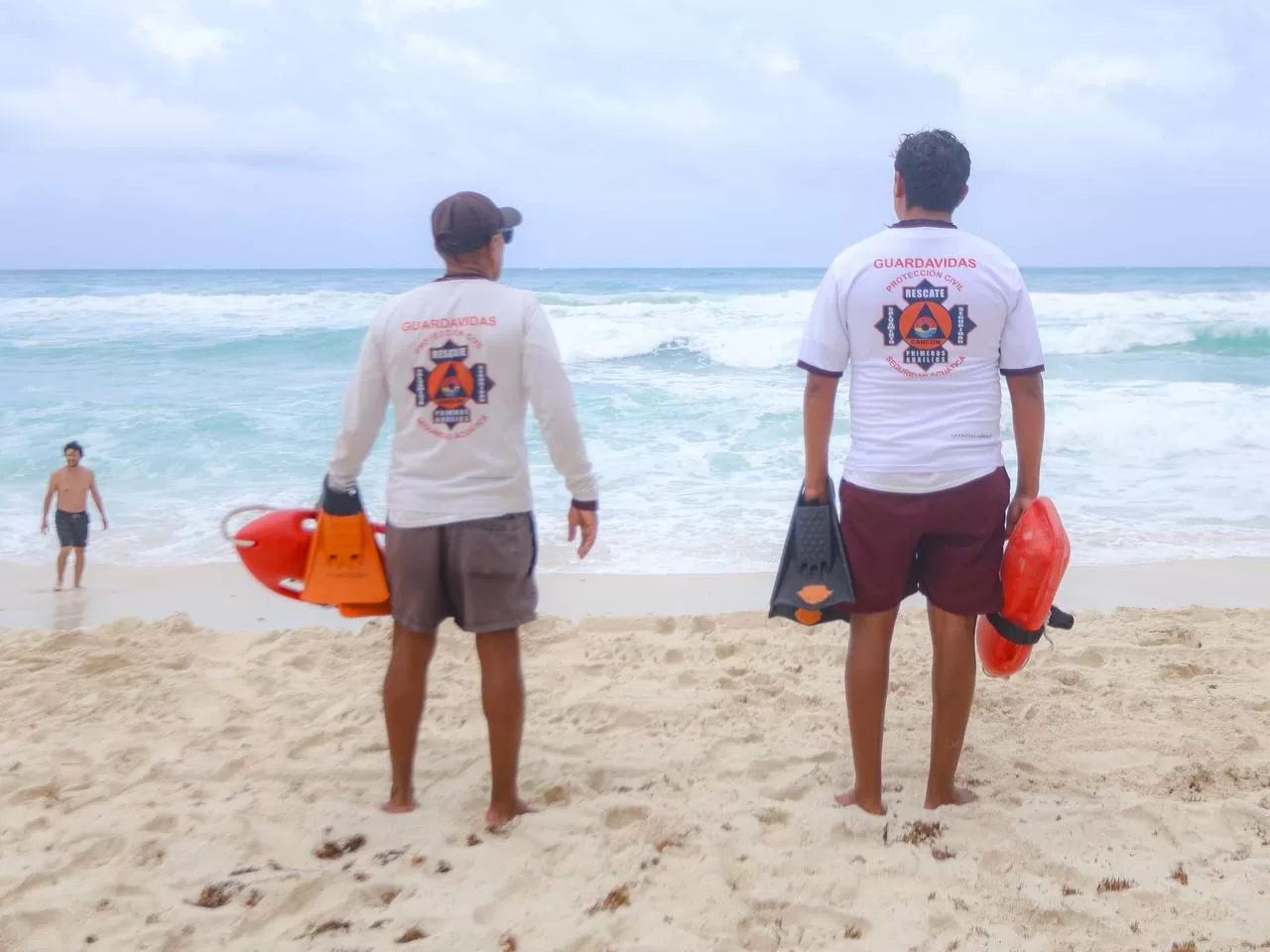 Por condiciones climatológicas, vigilancia especial en las playas de Cancún