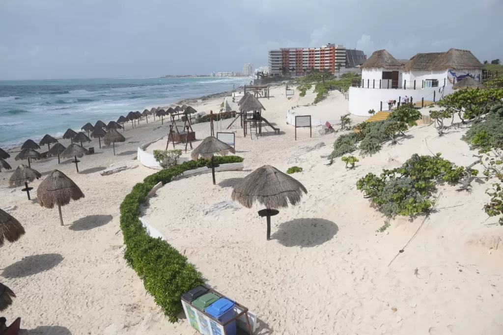 Por condiciones climatológicas, vigilancia especial en las playas de Cancún