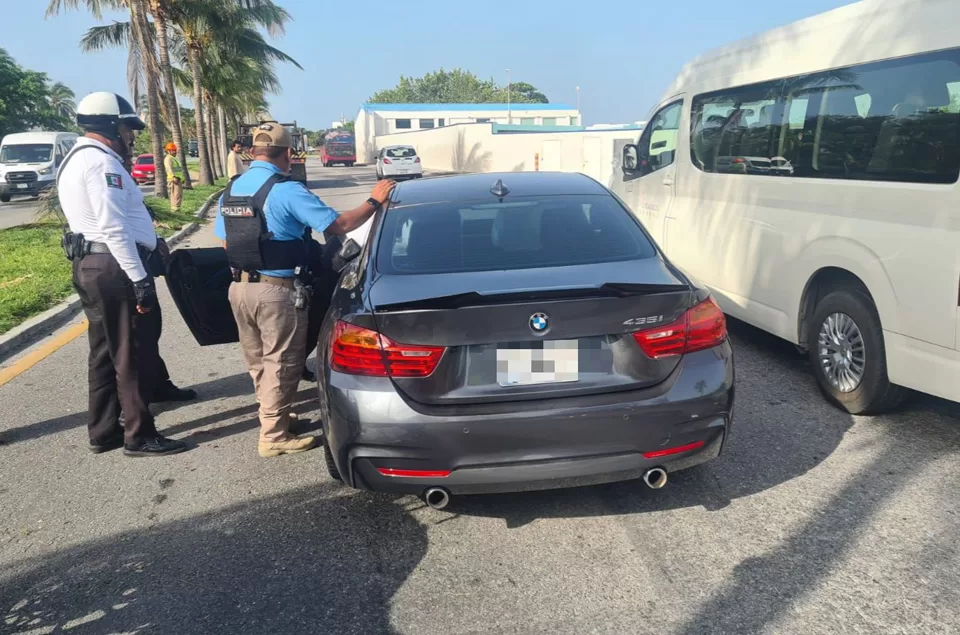 Accidente en bulevar Kukulcán deja a conductor lesionado y afecta el tráfico