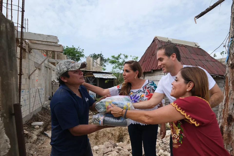 Apoyo alimentario a colonias afectadas por el huracán en Tulum