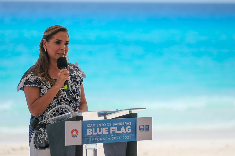 Recibe Mara Lezama certificaciones Blue Flag para playas y empresas de Cancún