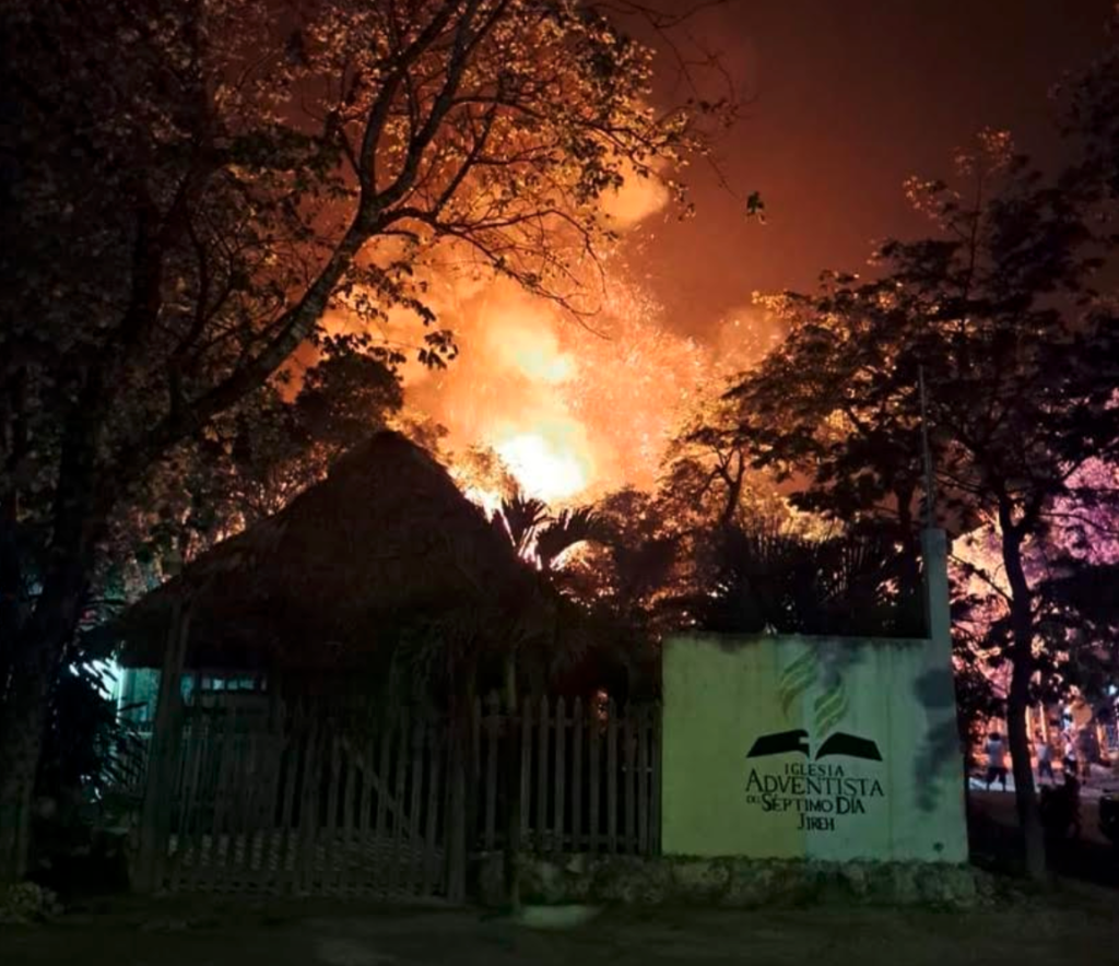 Cinco lesionados y 21 palapas consumidas por voraz incendio