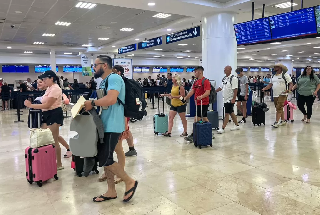 Se normalizan operaciones en aeropuerto de Cancún, programan 549 vuelos