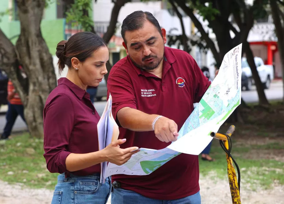 Intensifican el bacheo en avenidas de Cancún  