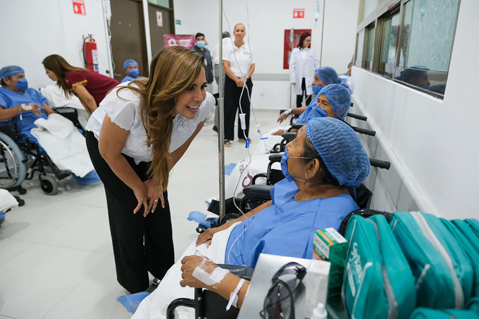 Operan gratuitamente de cataratas a 300 hombres y mujeres de QRoo