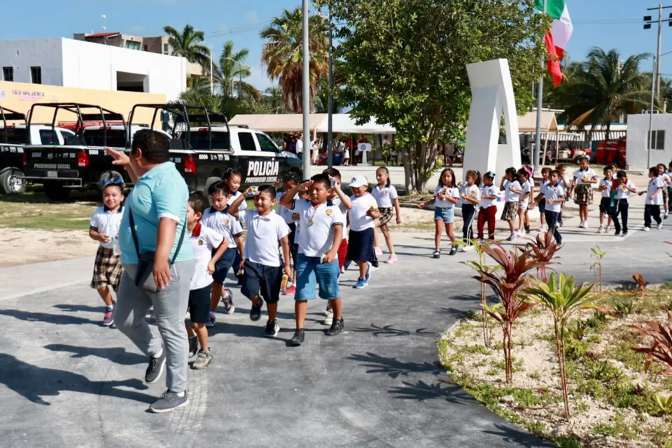 Fomentan la proximidad social a través de visitas escolares a la Casa del Policía