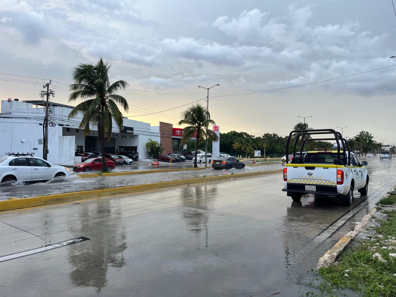 Activan operativo especial de Tránsito por fuertes lluvias en Cancún