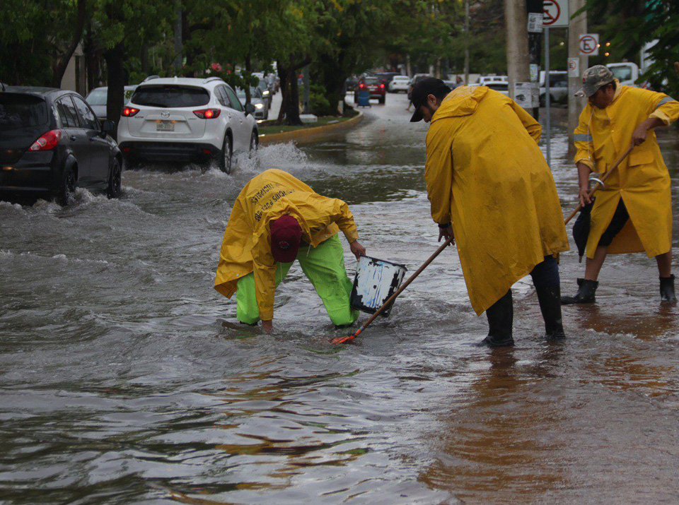 Rápida reacción de Servicios Públicos ante lluvias en Cancún