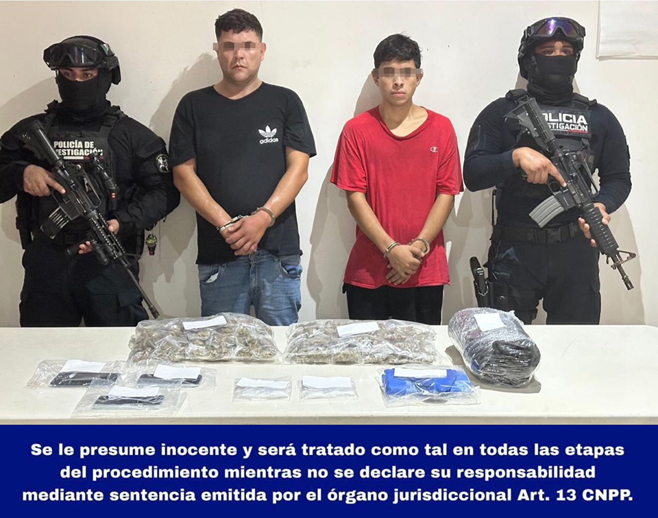 Par de narcomenudistas detenidos con más de 200 dosis de drogas