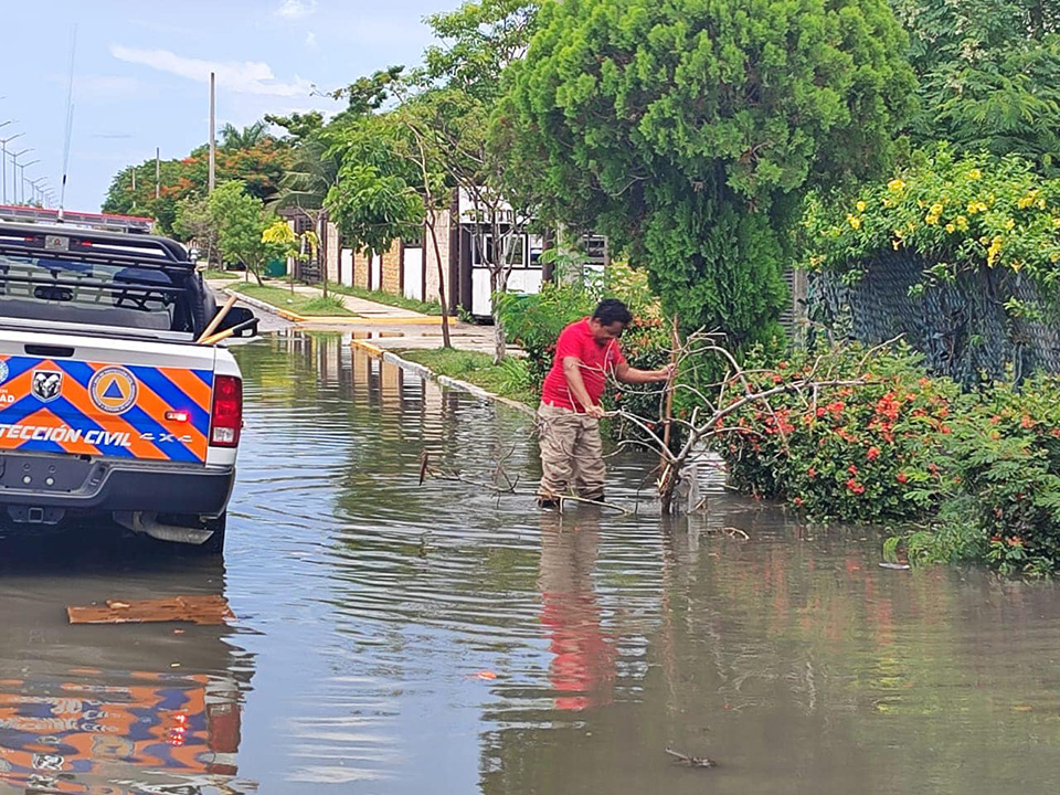 Rápida reacción de Bomberos y Servicios Públicos en Solidaridad ante la lluvia