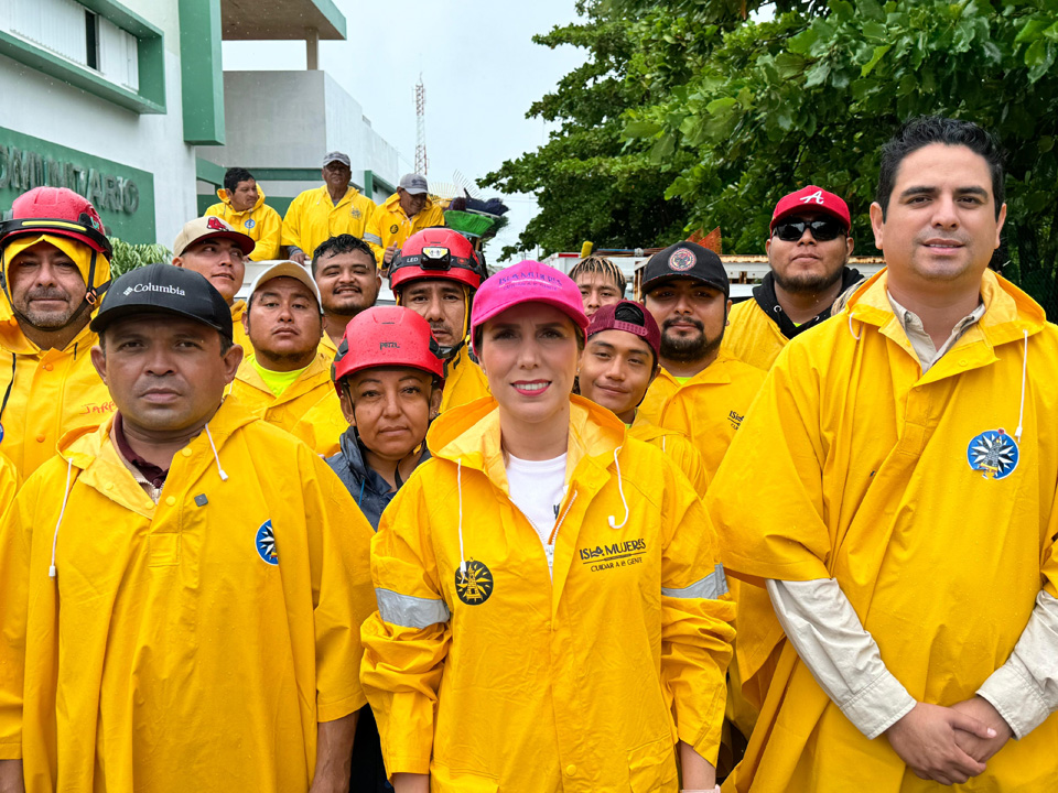 Atenea Gómez supervisa los trabajos de recuperación luego del paso de “Helene”