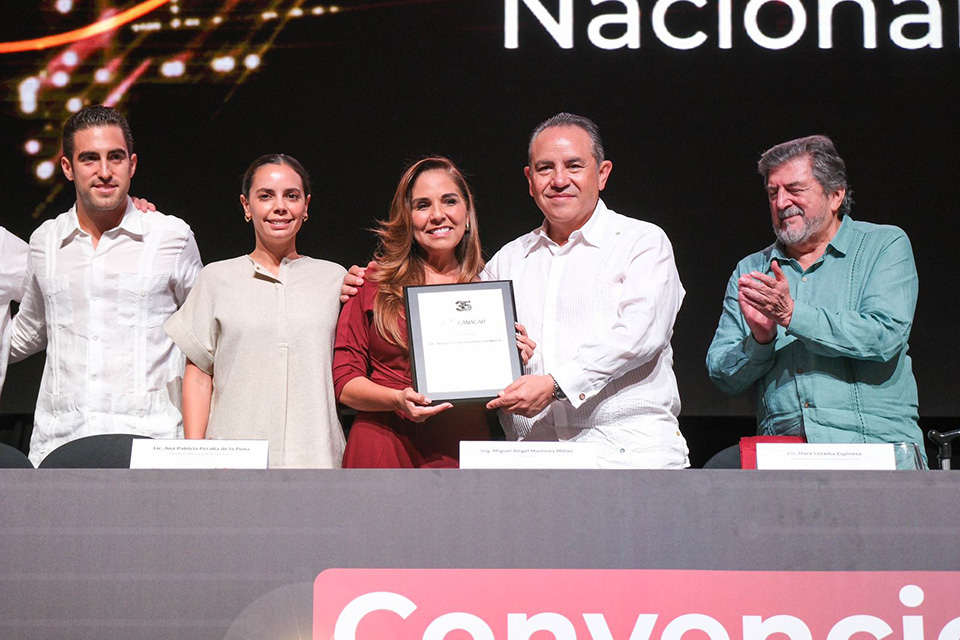 Inauguran en Cancún la Convención Nacional de la Cámara Nacional del Autotransporte de Carga