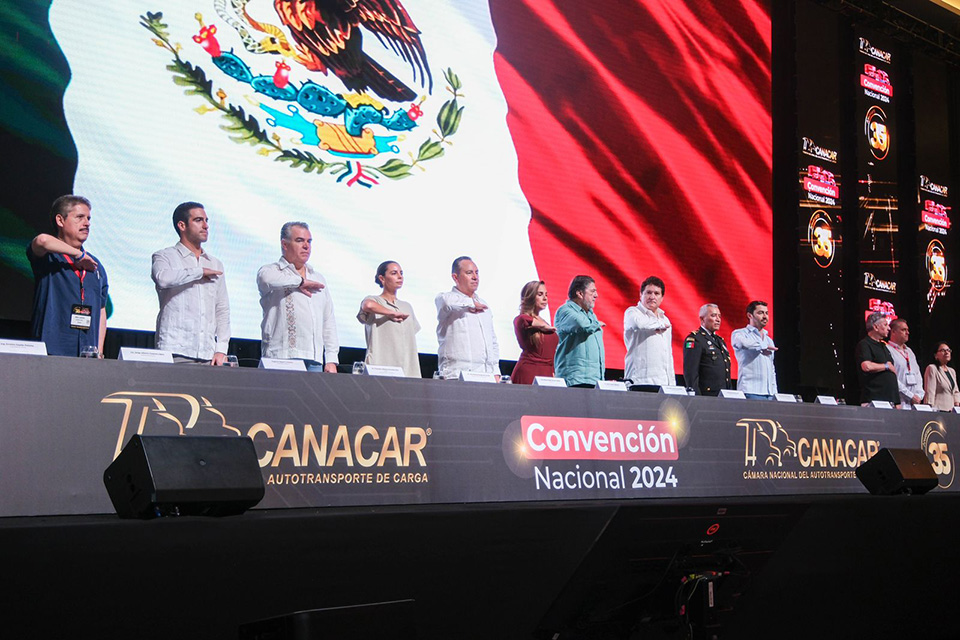 Inauguran en Cancún la Convención Nacional de la Cámara Nacional del Autotransporte de Carga