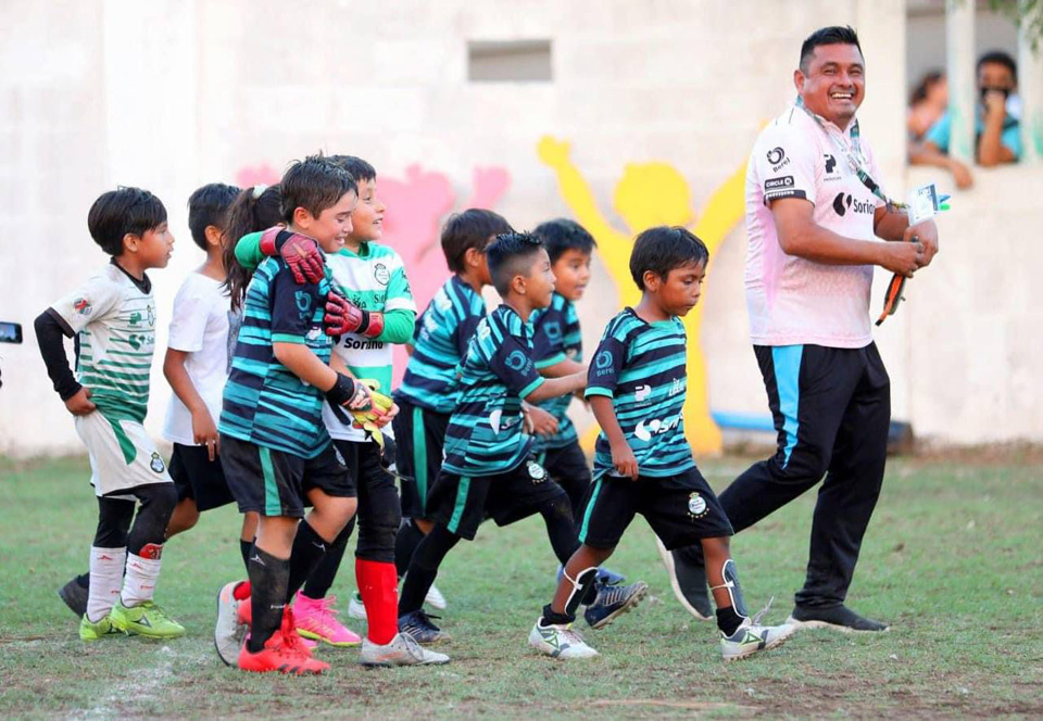 Abren escuela de fútbol para niños niñas y personas con discapacidad