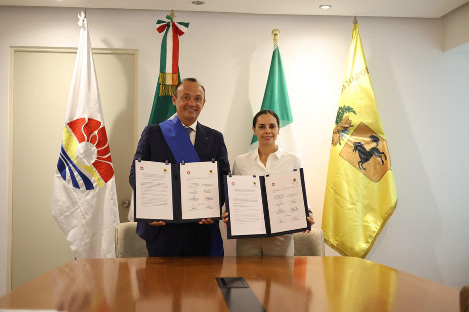 Firman el hermanamiento entre Cancún y Nápoles