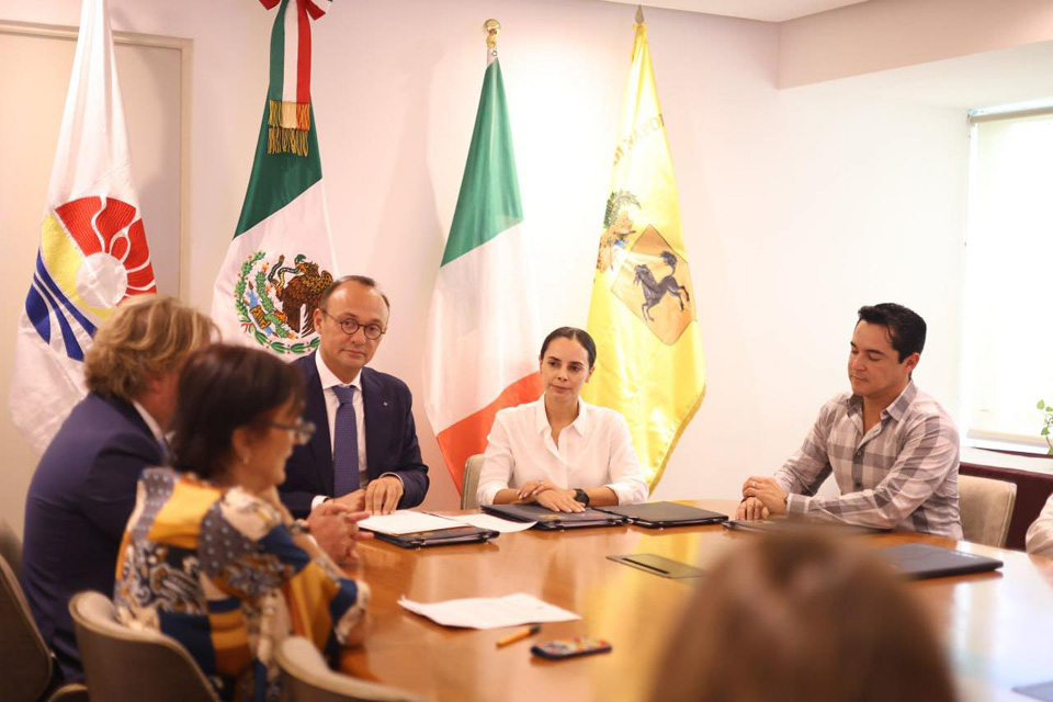 Firman el hermanamiento entre Cancún y Nápoles