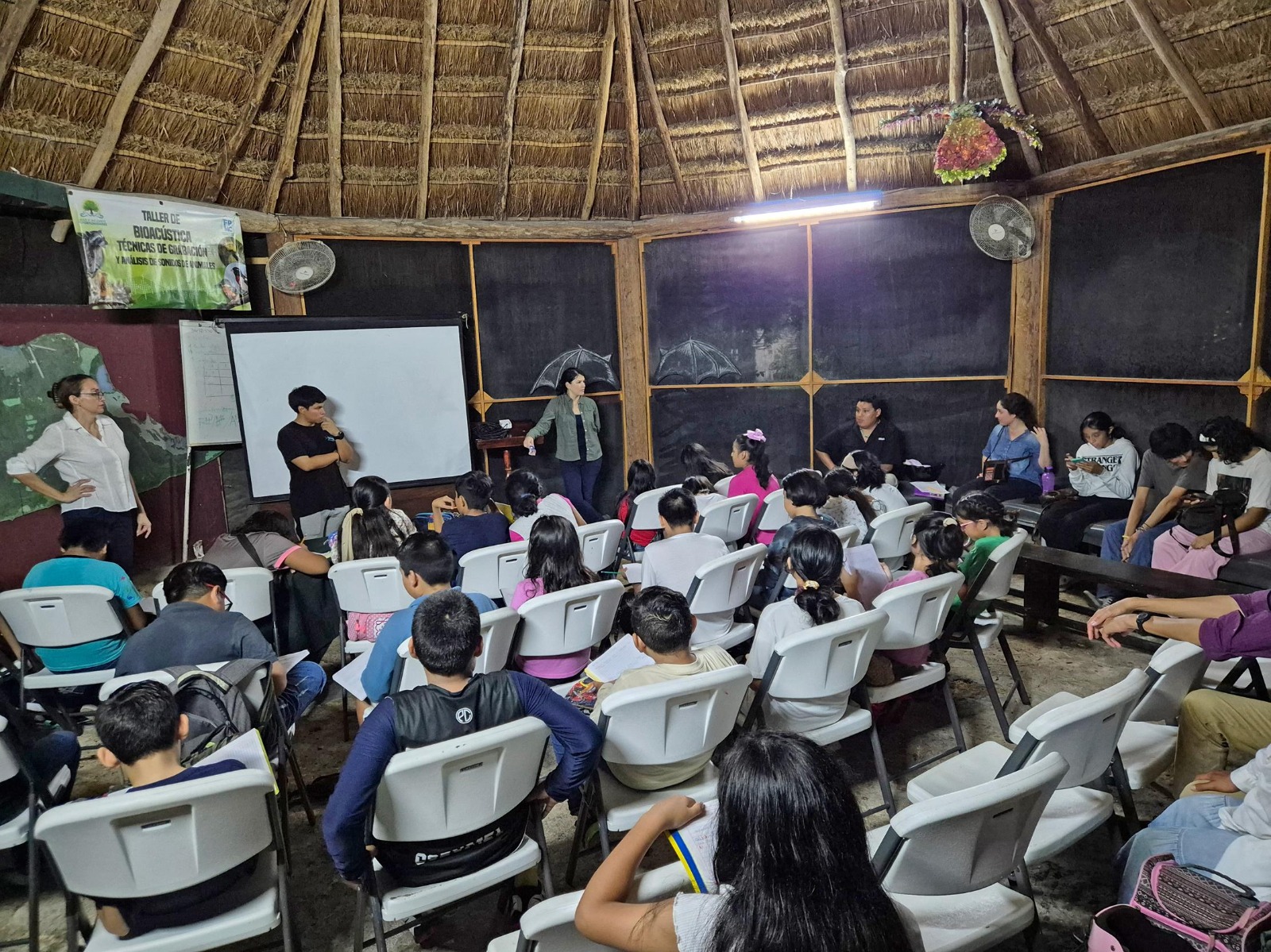 Fundación de Parques y Museos brinda curso sobre monitoreo de murciélagos