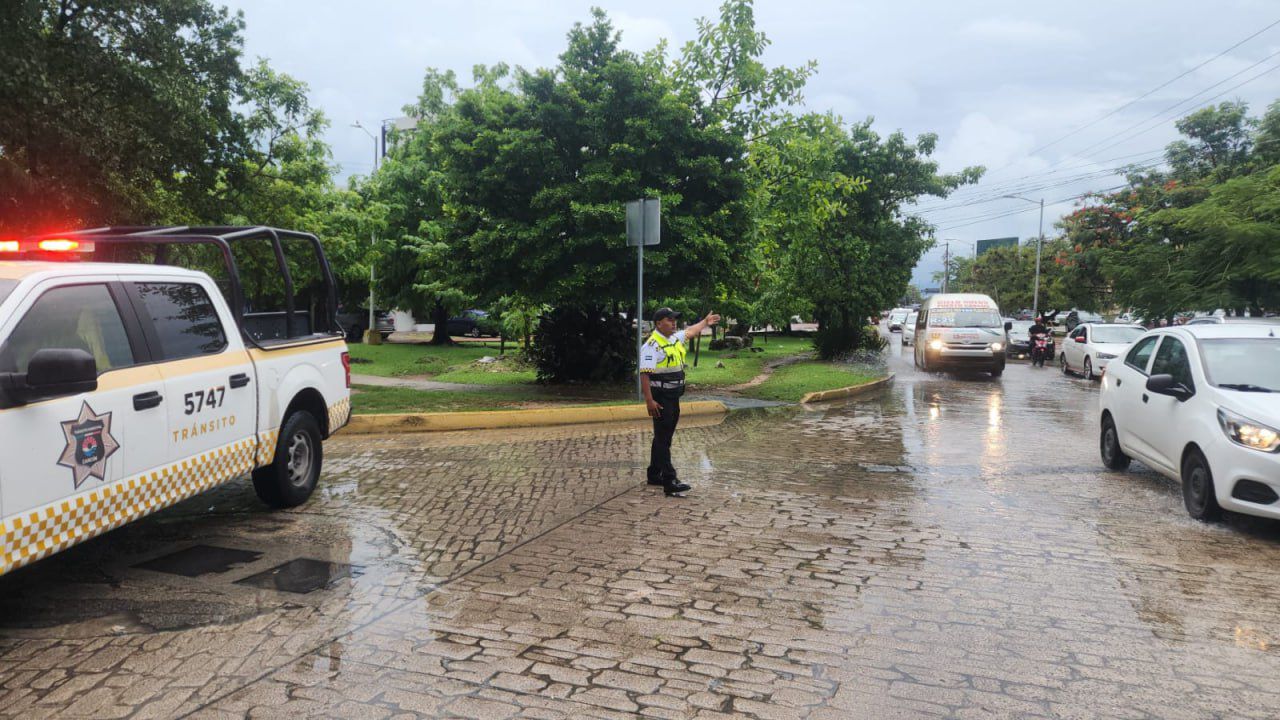 Implementan acciones especiales por lluvias en Cancún