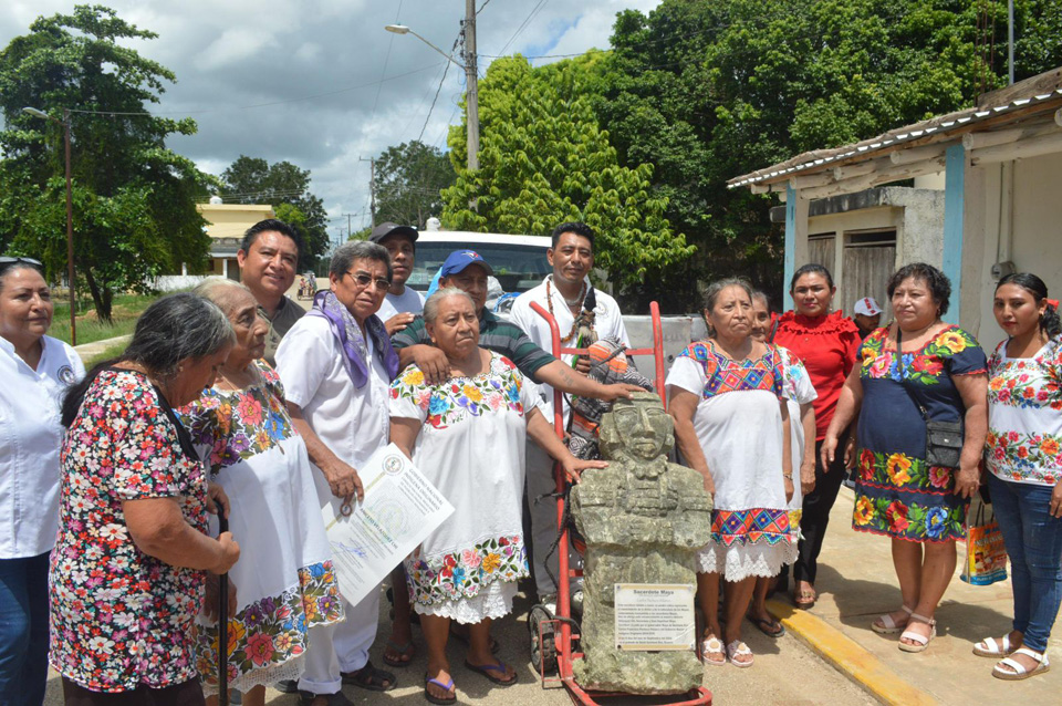 Otorgan un reconocimiento a un rezador maya de Dzulá