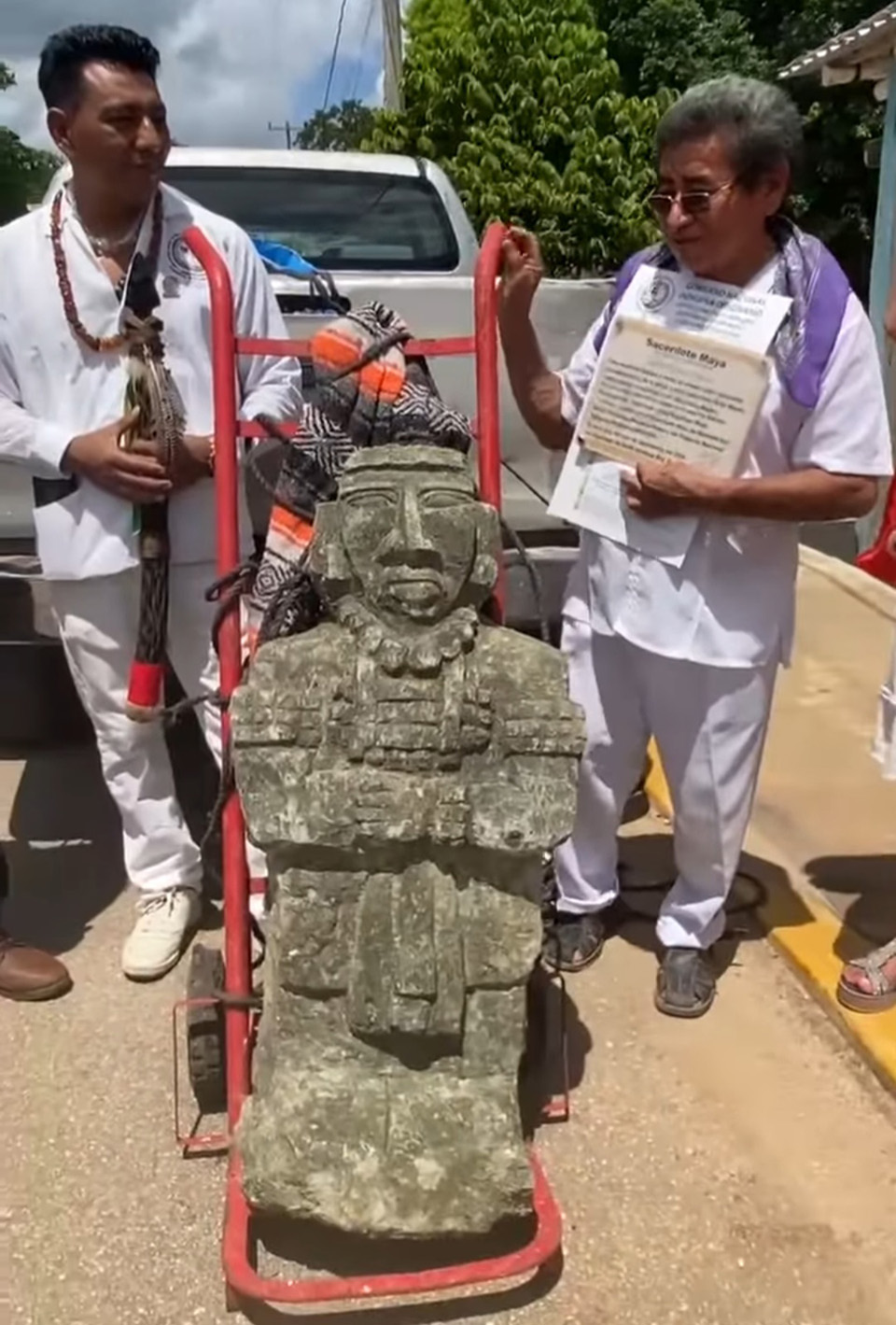 Otorgan un reconocimiento a un rezador maya de Dzulá