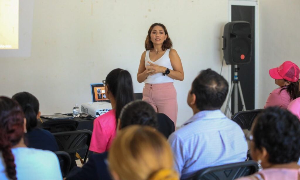 Imparten en Playa del Carmen el Taller de Exploración Clínica de Mama