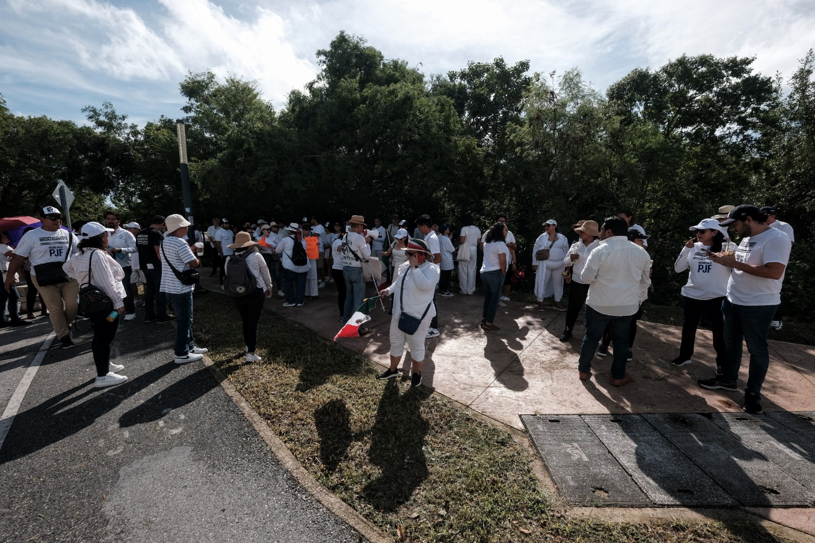 Trabajadores del Poder Judicial se manifiestan en Cancún contra las reformas constitucionales