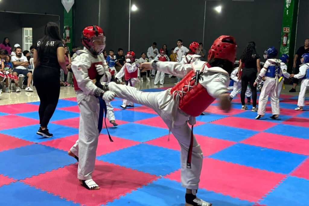 Gran participación en Dual Meet de Tae Kwon Do en el Sindicato de taxistas de Cancún