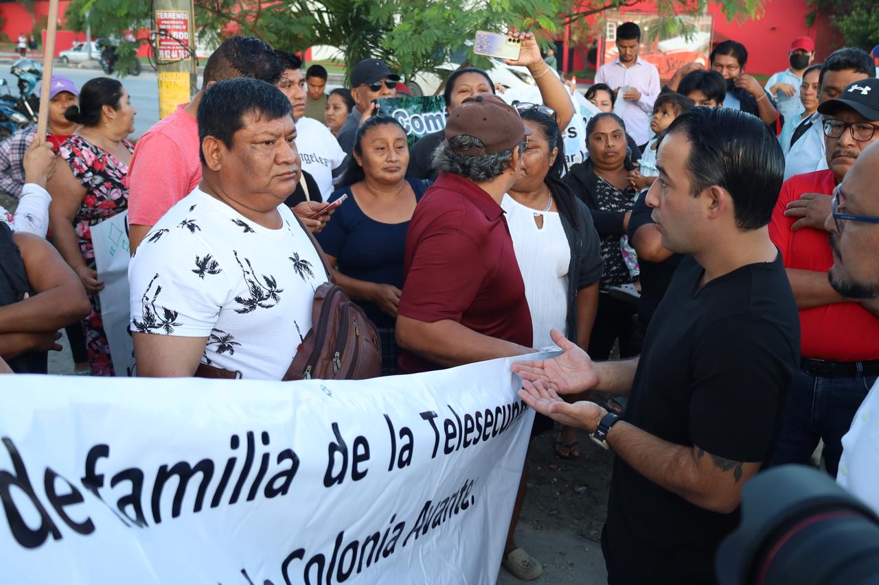 Bloqueo de habitantes de colonias irregulares de Cancún para exigir servicios básicos