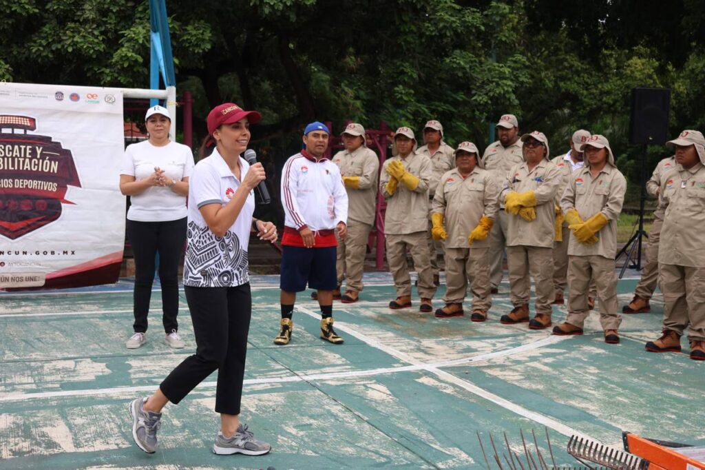 Rescatan espacios deportivos para los jóvenes cancunenses