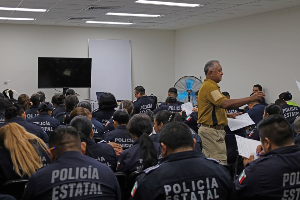 Agentes se capacitan en manejo de manifestaciones con perspectiva de género