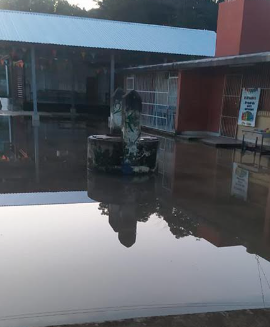 Atienden escuela inundada de San Ángel