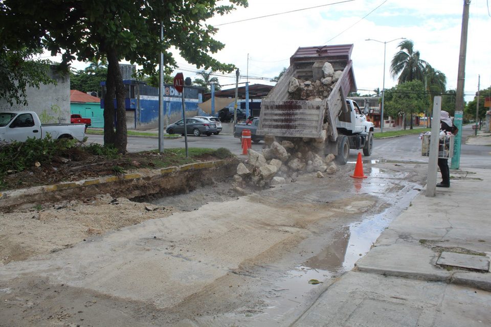 Reportan socavones en calles de Chetumal tras intensas lluvias