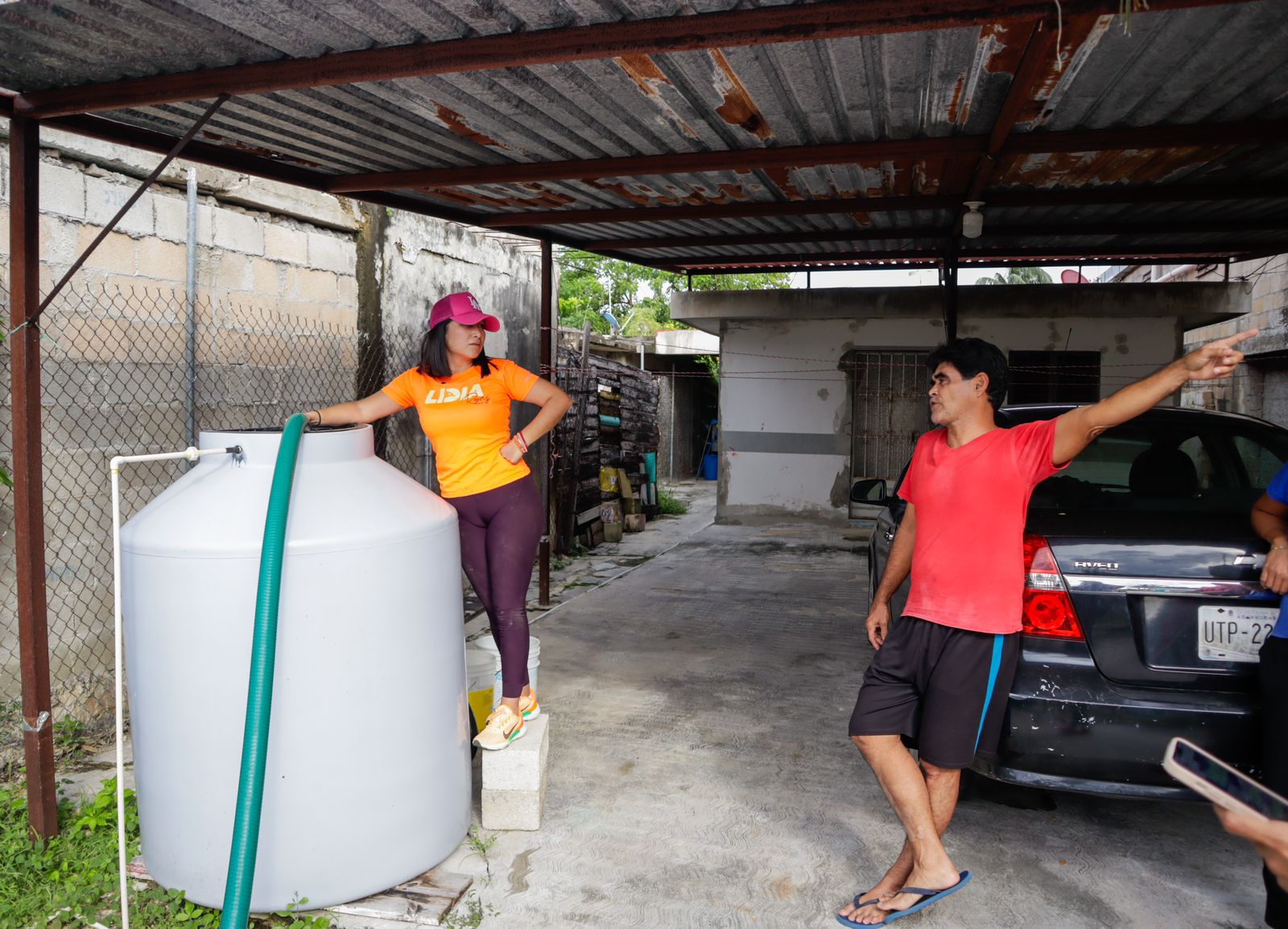 La regidora Lidia Rojas atiende con agua potable a 200 familias una escuela en Chetumal