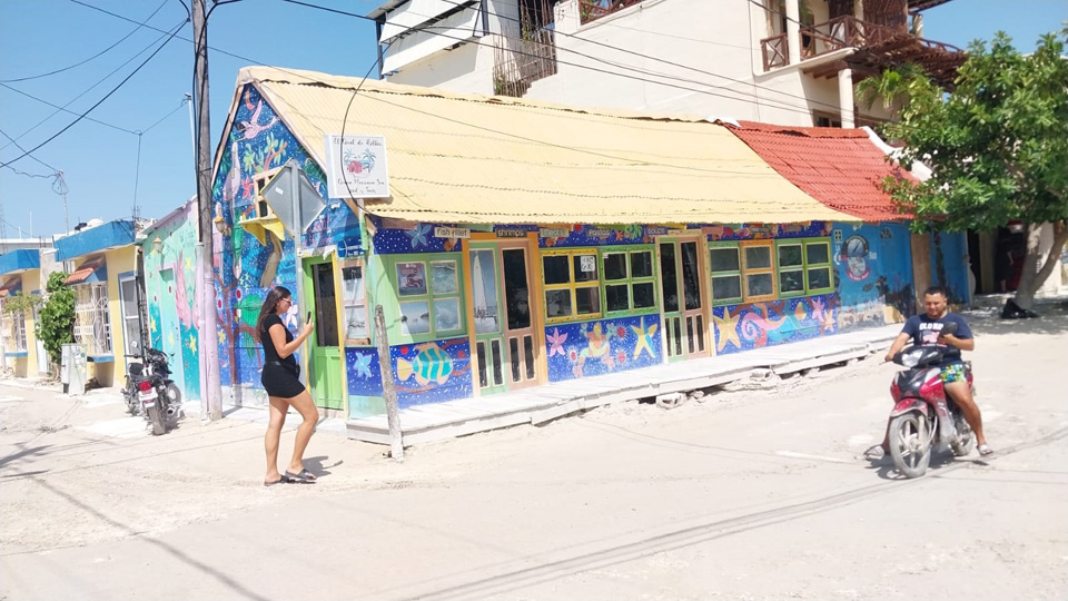 Anuncian “toque de queda” en Holbox a partir de esta noche