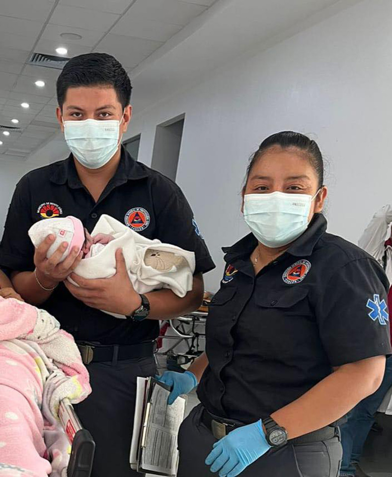 Equipo de Protección Civil asiste en nacimiento de bebé en la colonia El Milagro