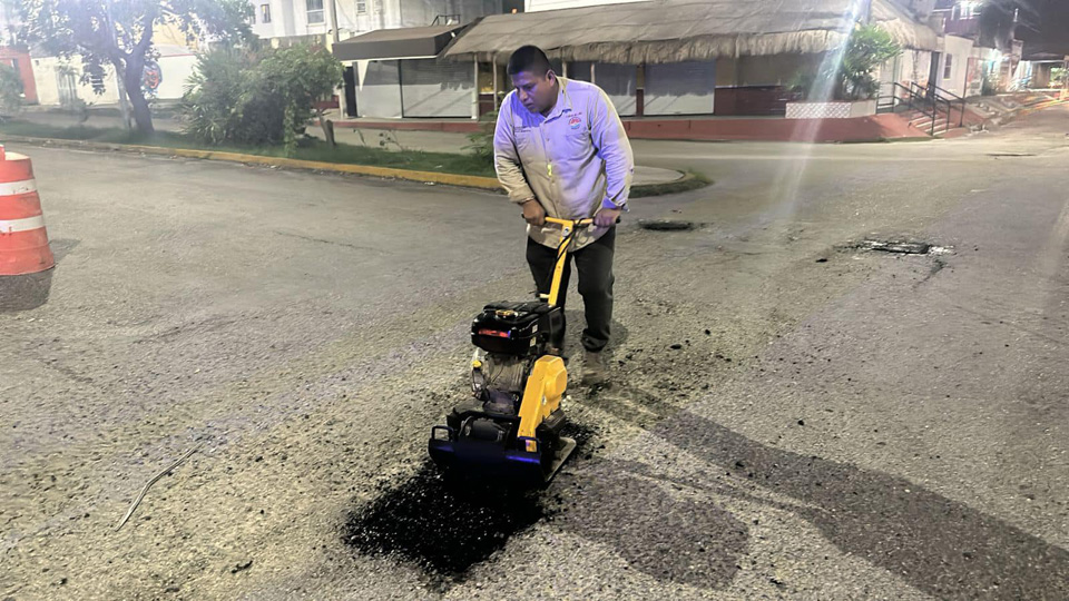 Cancún intensifica bacheo tras lluvias y prepara encendido navideño