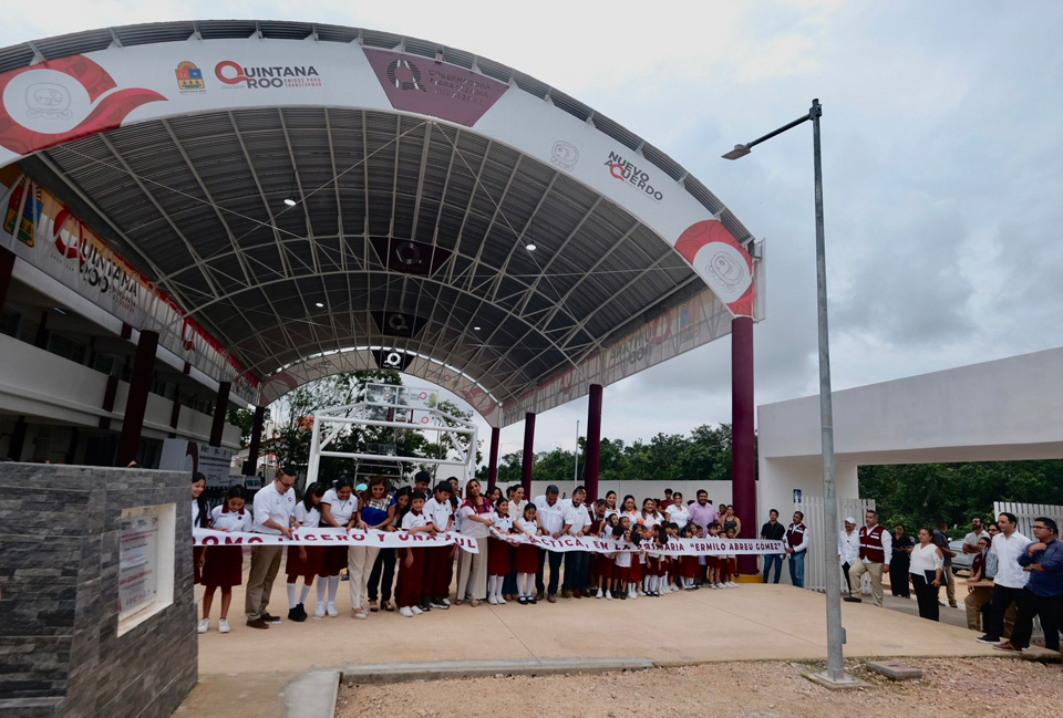 Cumple Mara Lezama: entrega un domo y aula a escuelas de Cancún